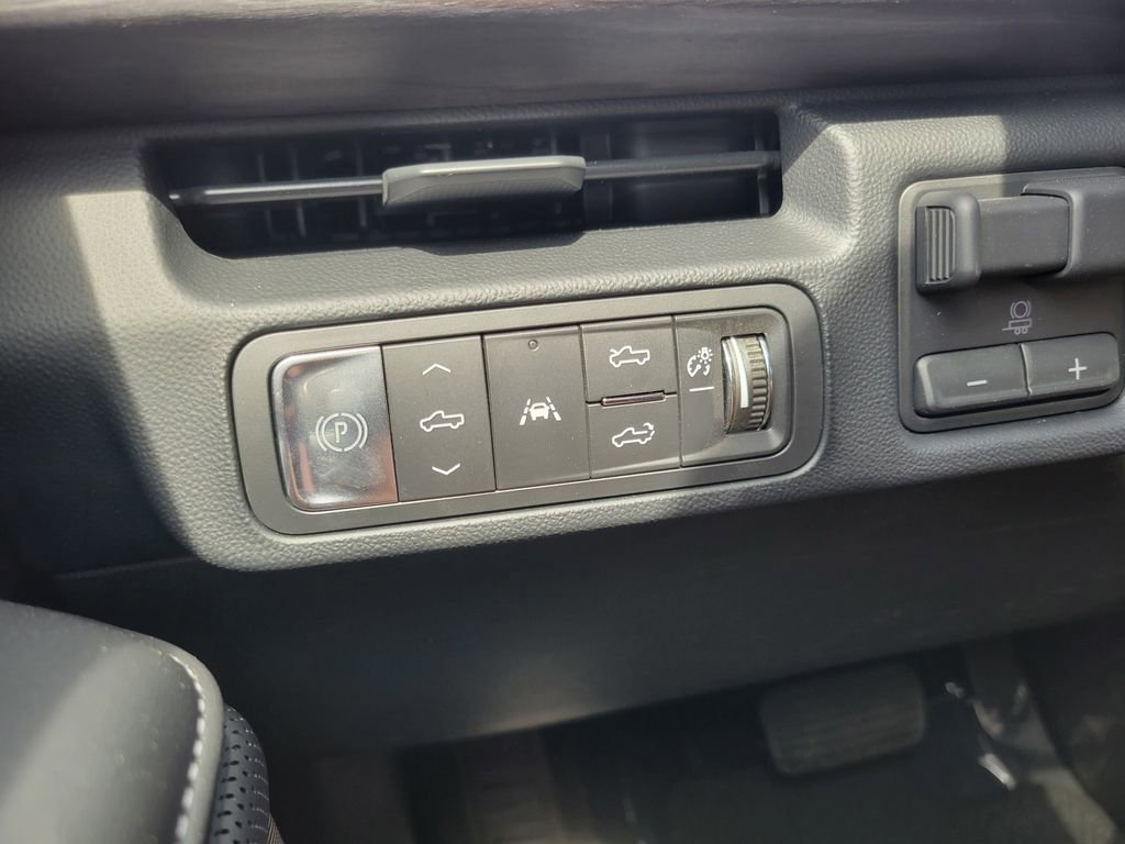 2025 GMC Sierra EV Denali - Photo 14