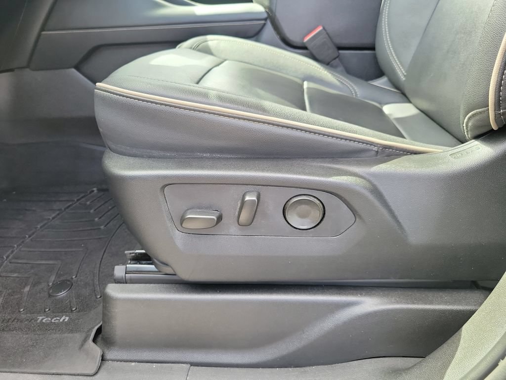 2024 GMC Yukon SLT - Photo 25
