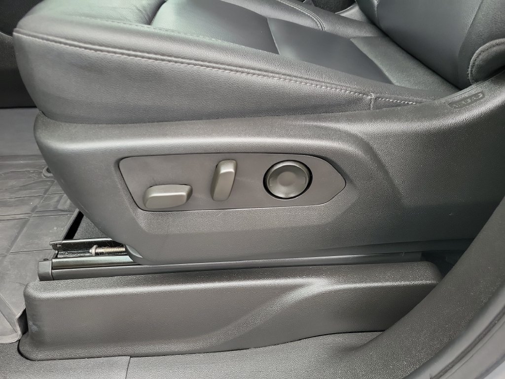 2024 Chevrolet Suburban LT - Photo 17