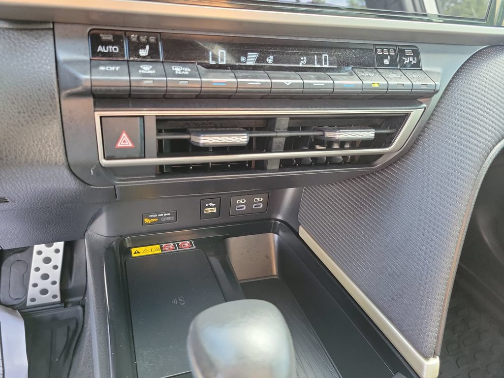 2025 Toyota Camry SE - Photo 30