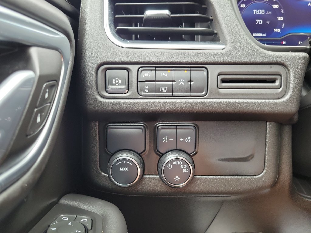 2024 Chevrolet Suburban LT - Photo 18