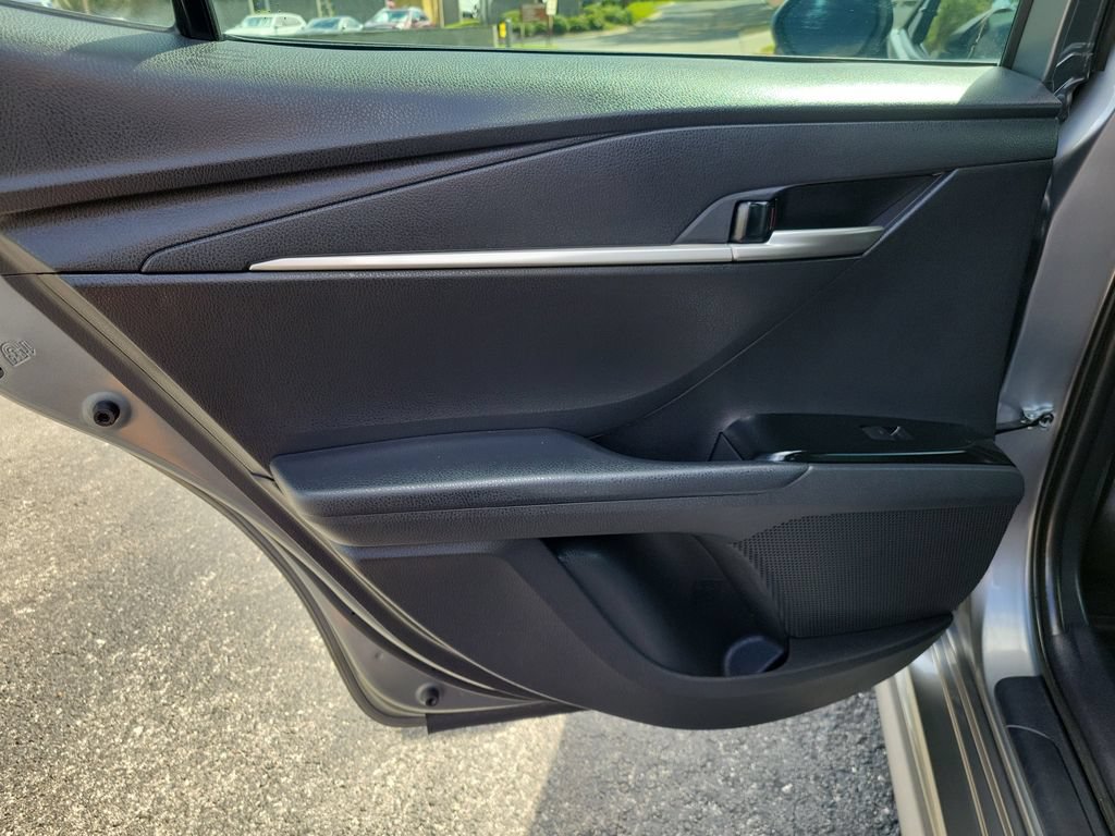 2025 Toyota Camry SE - Photo 10