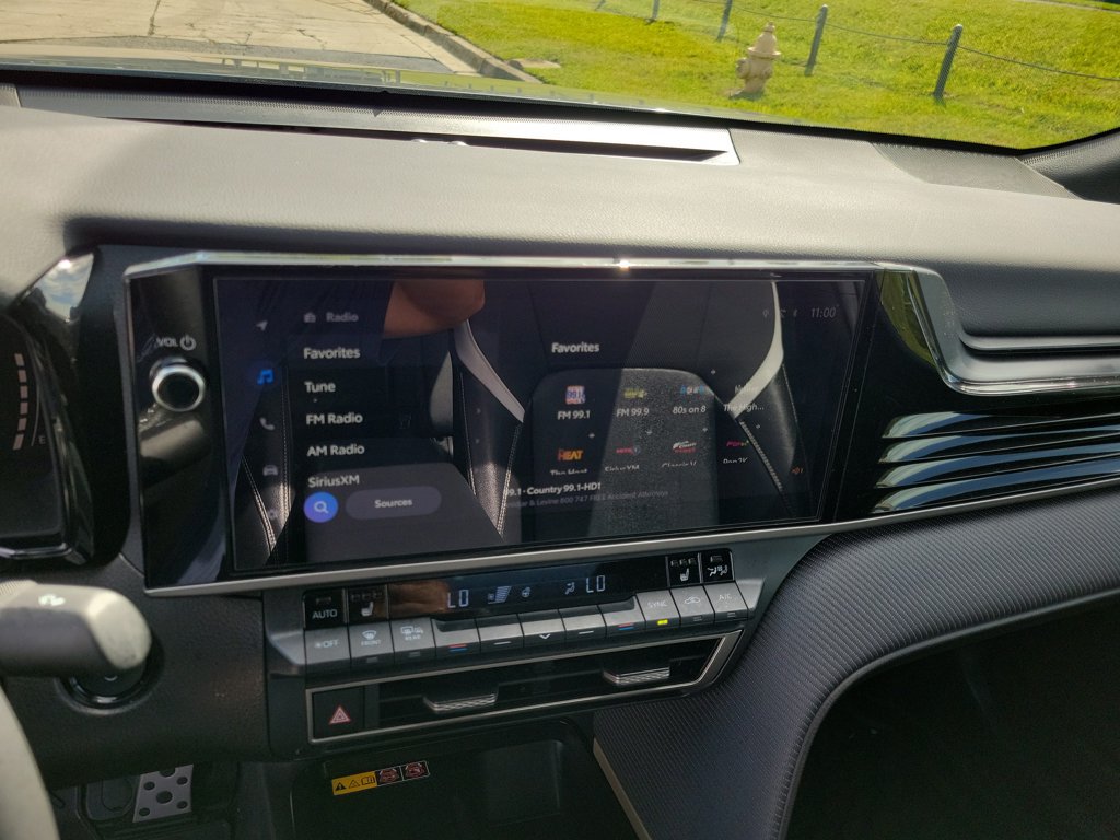 2025 Toyota Camry SE - Photo 27