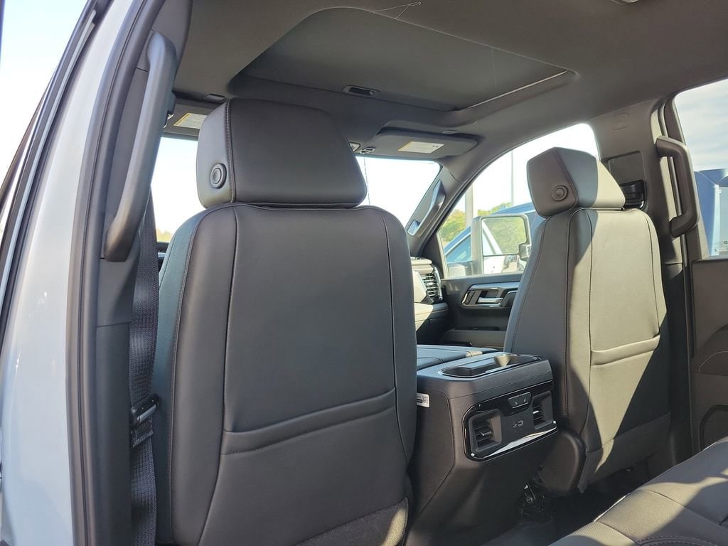 2026 GMC Sierra 3500HD AT4 - Photo 8