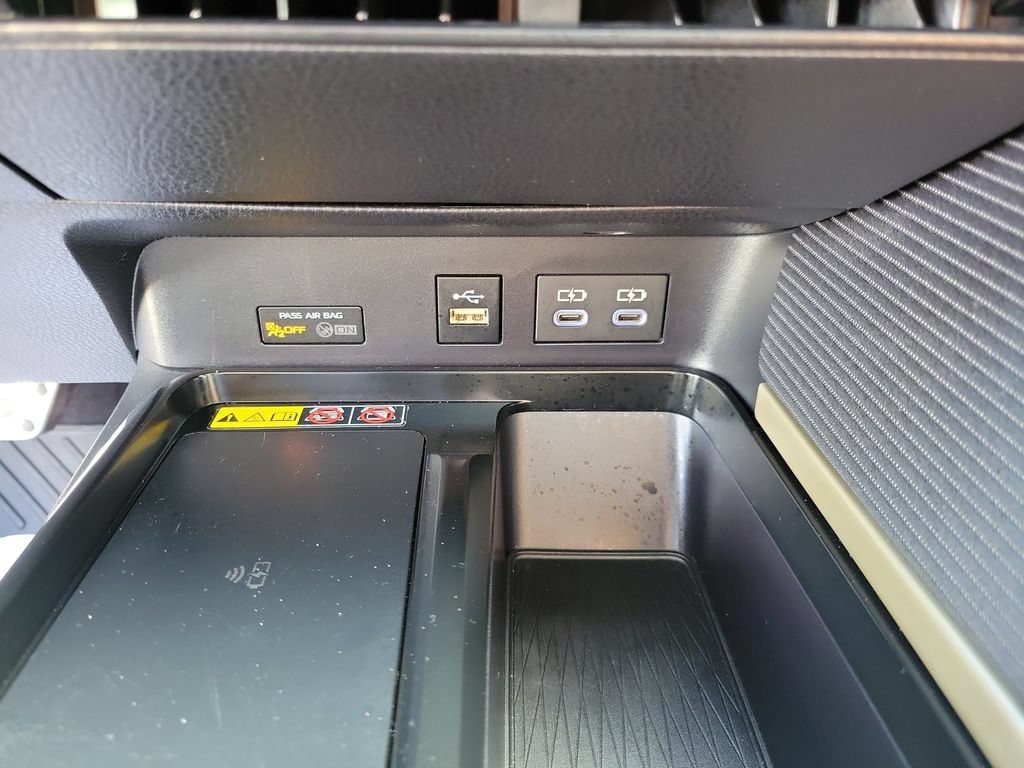 2025 Toyota Camry SE - Photo 31