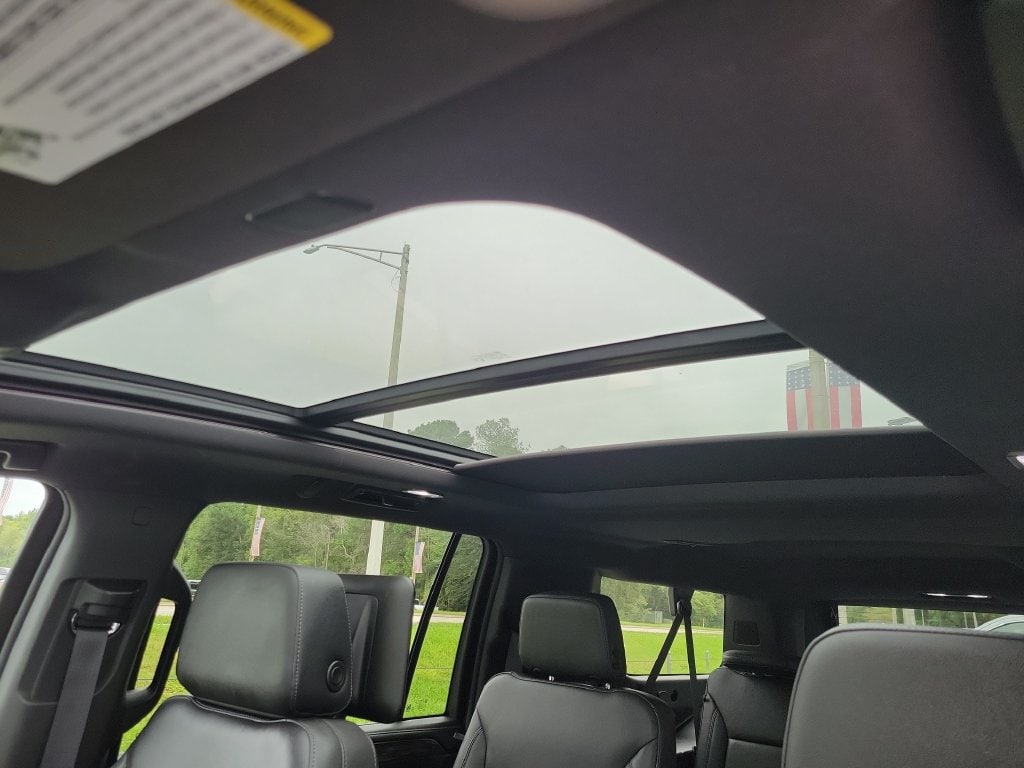2024 Chevrolet Suburban LT - Photo 31