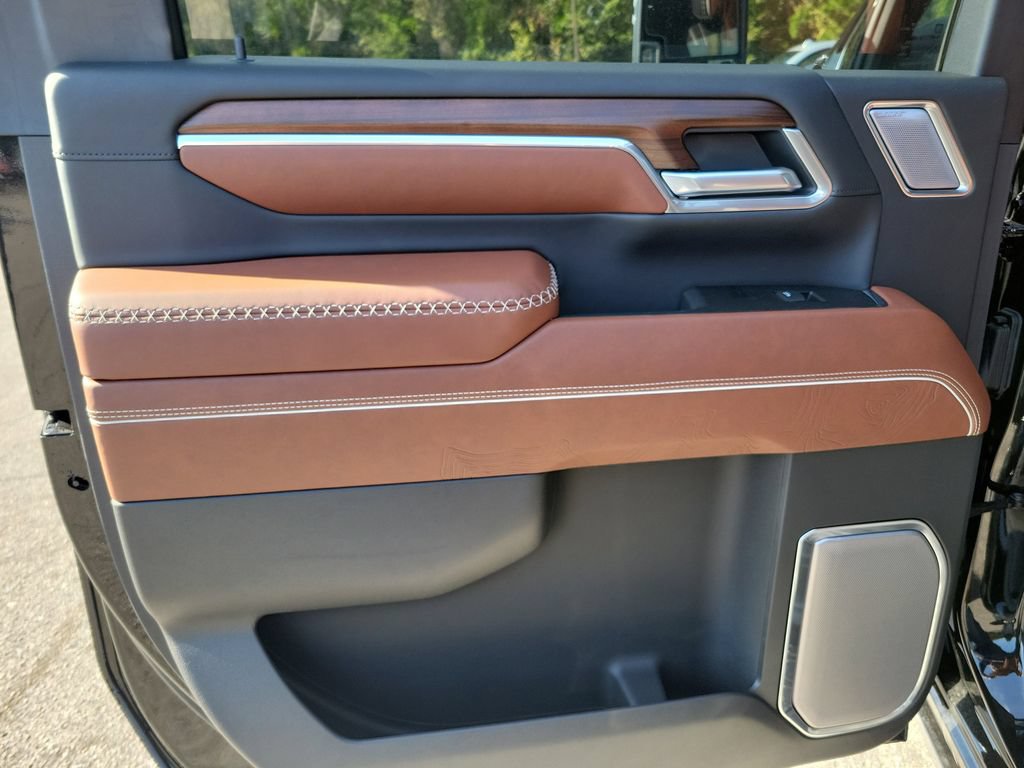 2025 GMC Sierra 3500HD Denali Ultimate - Photo 10