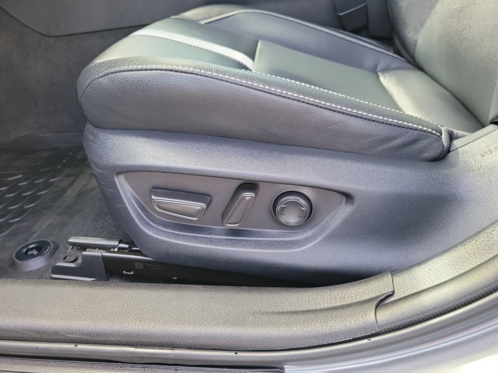 2025 Toyota Camry SE - Photo 22