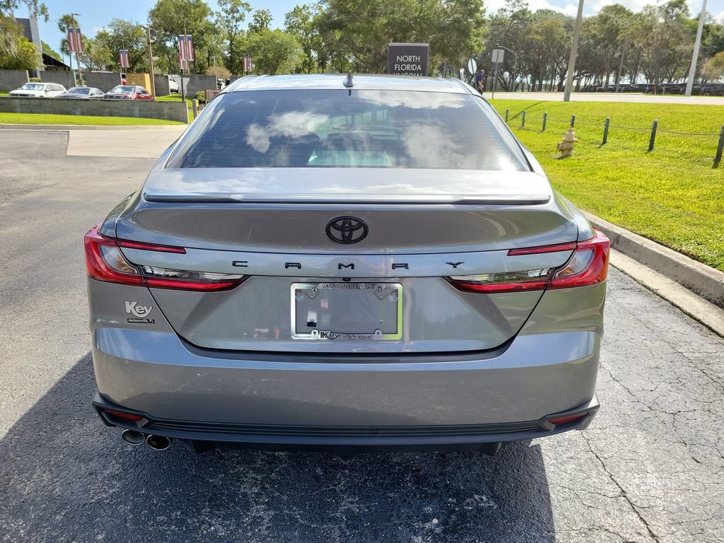 2025 Toyota Camry SE - Photo 8