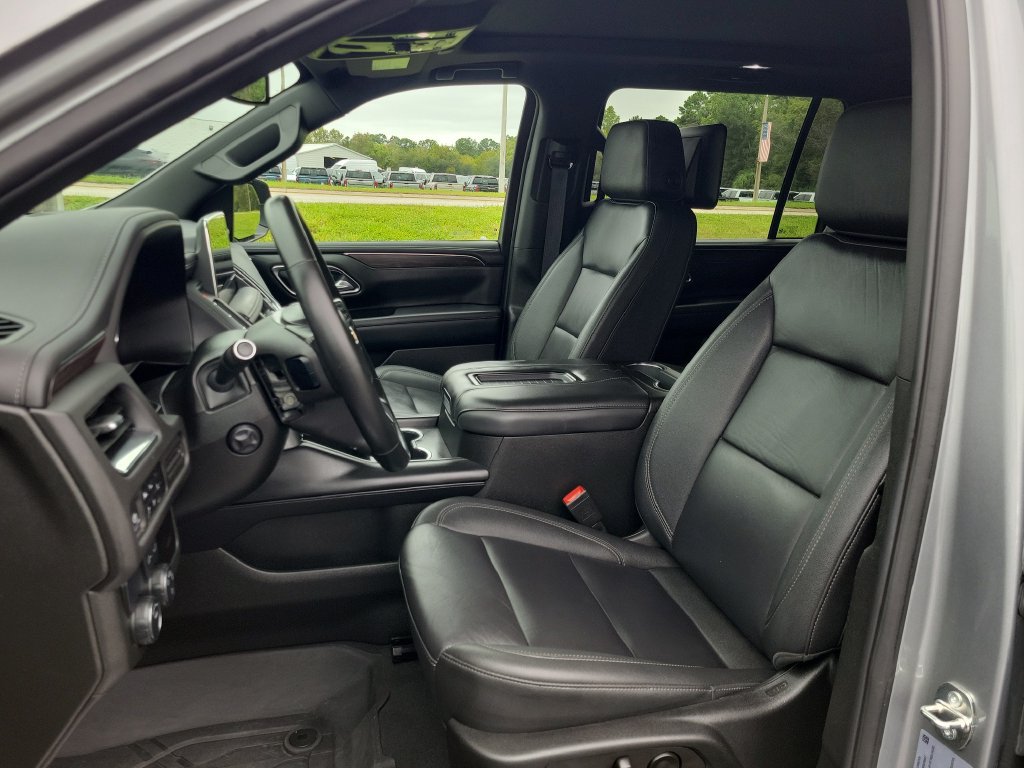 2024 Chevrolet Suburban LT - Photo 16