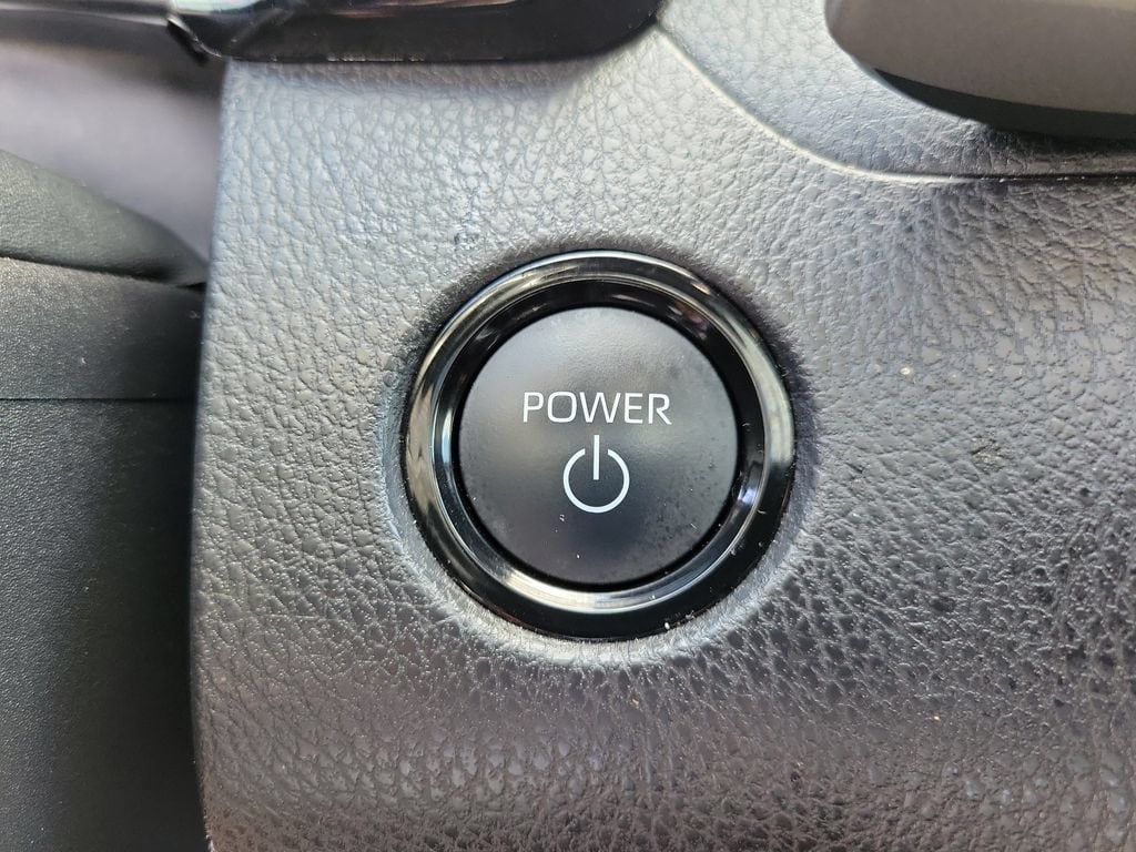 2025 Toyota Camry SE - Photo 29