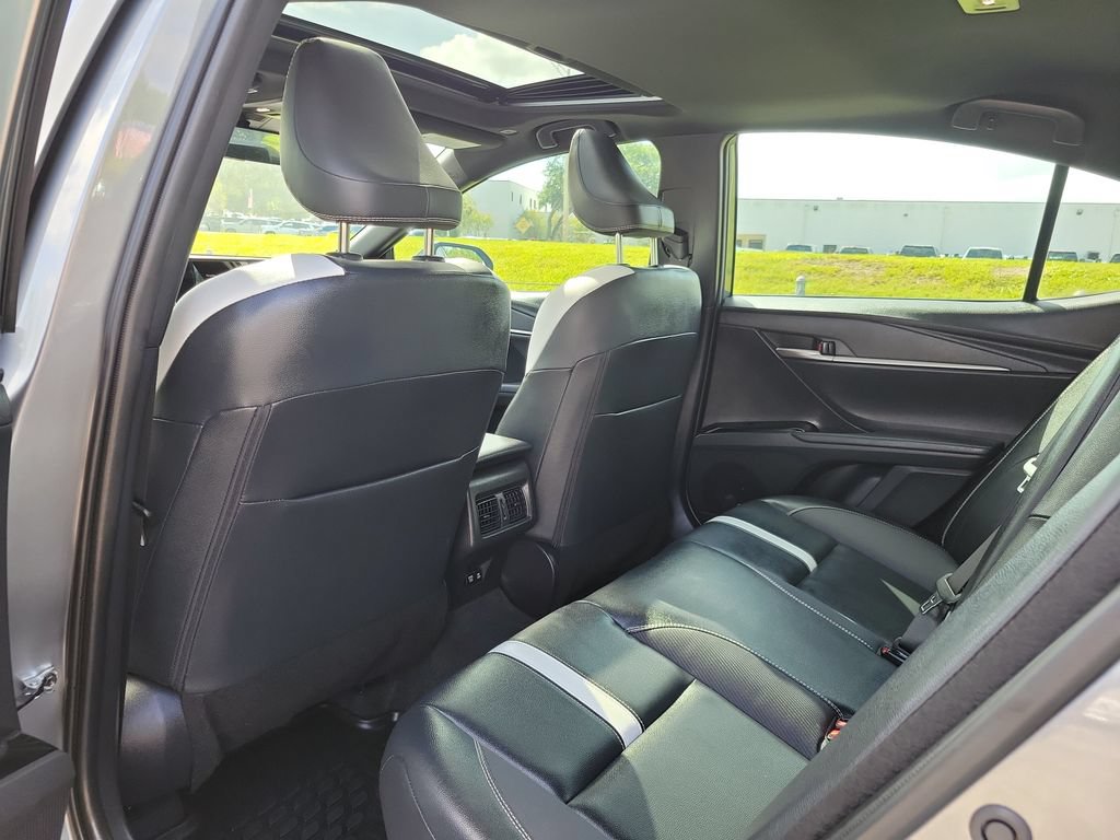 2025 Toyota Camry SE - Photo 11