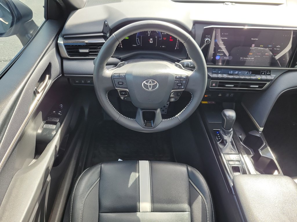 2025 Toyota Camry SE - Photo 16