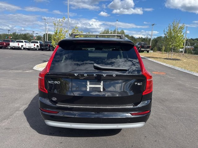 2022 Volvo XC90 Momentum photo 4