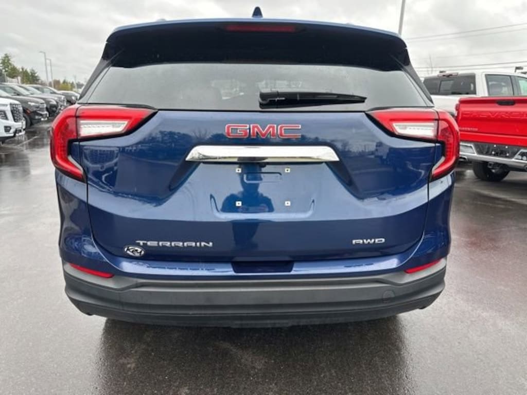 Used 2023 GMC Terrain SLE SUV