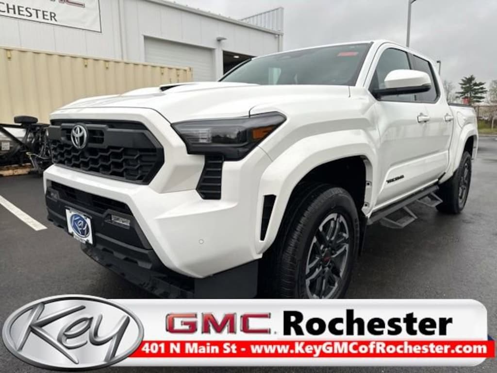 Used 2024 Toyota Tacoma 4WD SR5