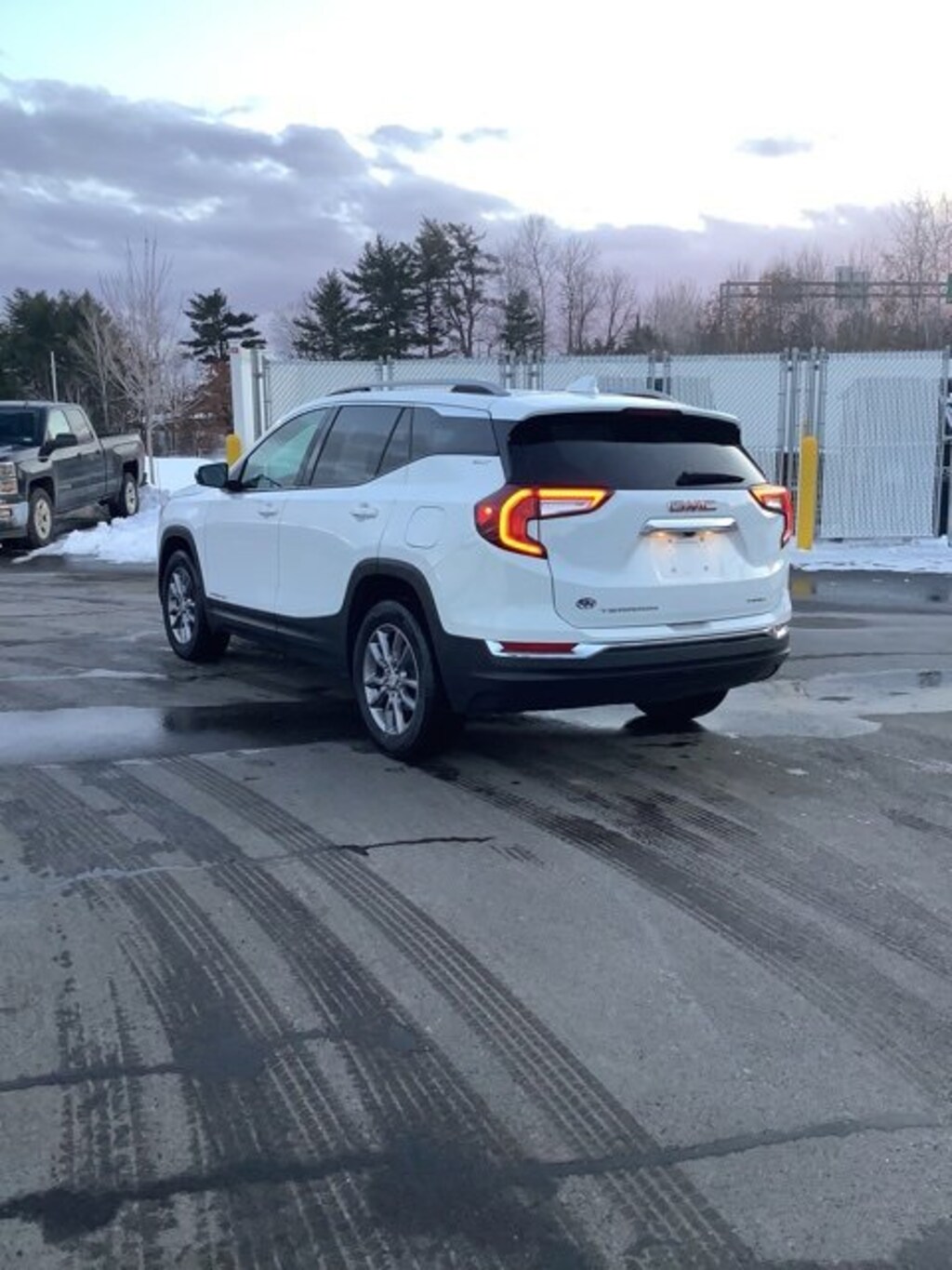 Used 2023 GMC Terrain SLT SUV