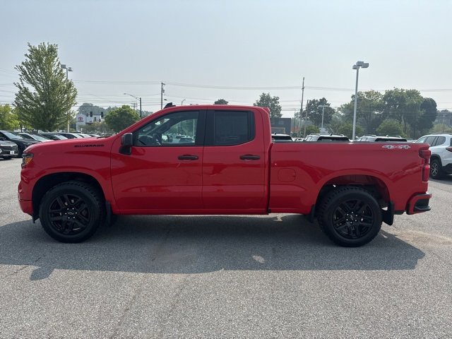 2024 Chevrolet Silverado 1500 Custom photo 3