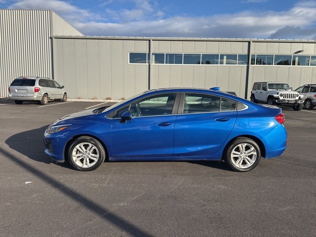 2019 Chevrolet Cruze LT photo 2