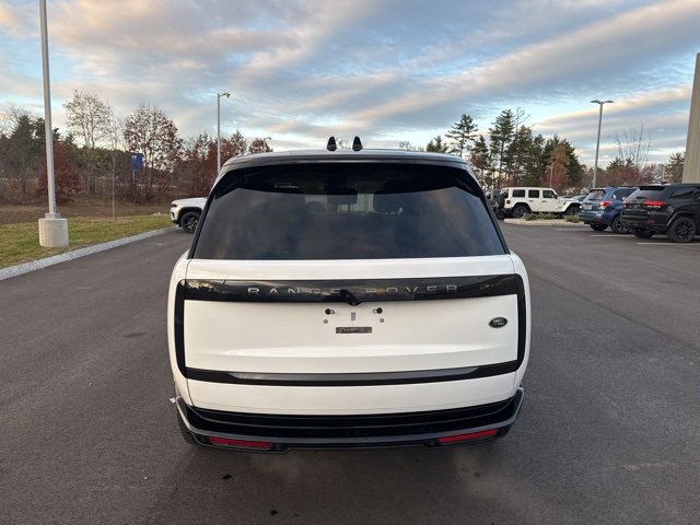 2023 Land Rover Range Rover SE photo 3