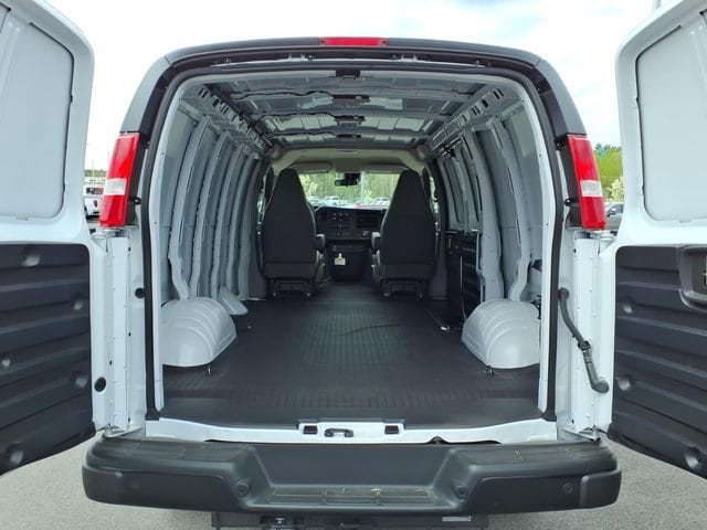 2025 GMC Savana Cargo Work Van - Photo 10