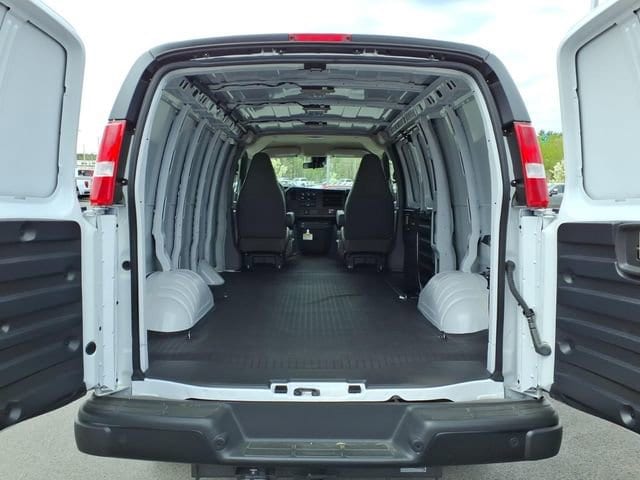 2025 GMC Savana Cargo Work Van - Photo 10