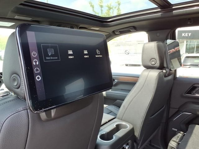 2026 GMC Yukon Denali - Photo 12