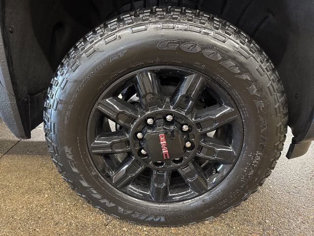 2026 GMC Sierra 2500HD AT4 - Photo 9