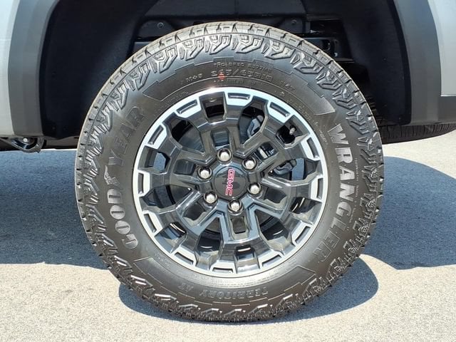 2026 GMC Canyon AT4 - Photo 9