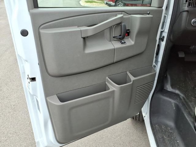 2025 GMC Savana Cargo Work Van - Photo 14
