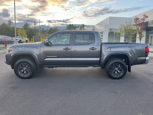 2022 Toyota Tacoma SR5 V6 photo 2