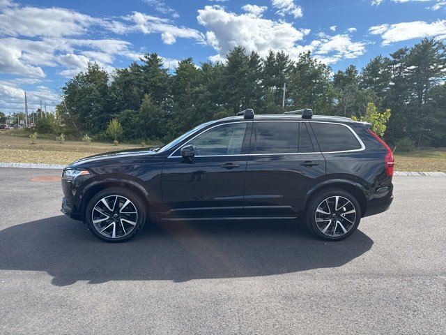 2022 Volvo XC90 Momentum photo 2