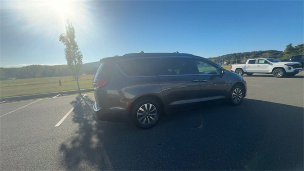 Used 2021 Chrysler Pacifica Touring L Minivan/Van