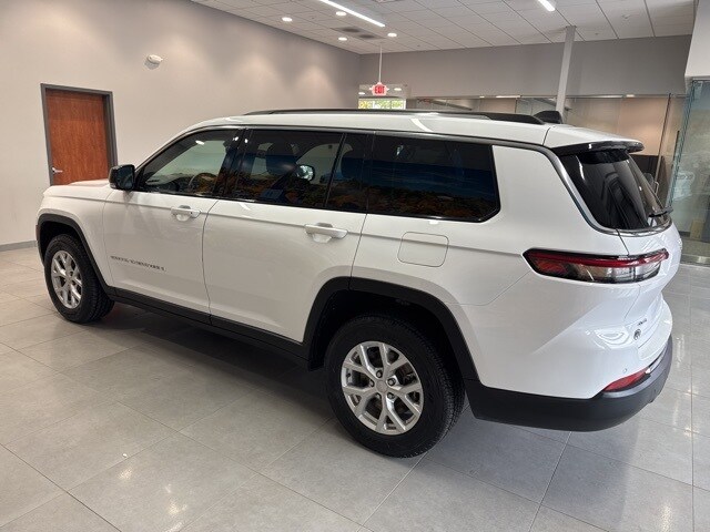 2023 Jeep Grand Cherokee Limited photo 3