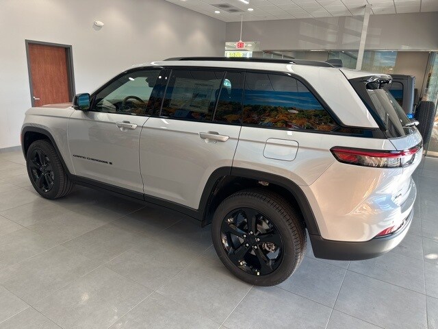2025 Jeep Grand Cherokee Limited photo 4