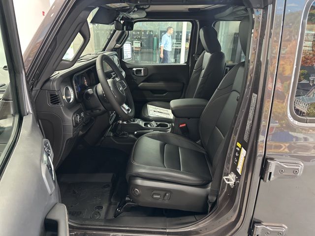 2025 Jeep Wrangler 4-Door Sahara - Photo 26