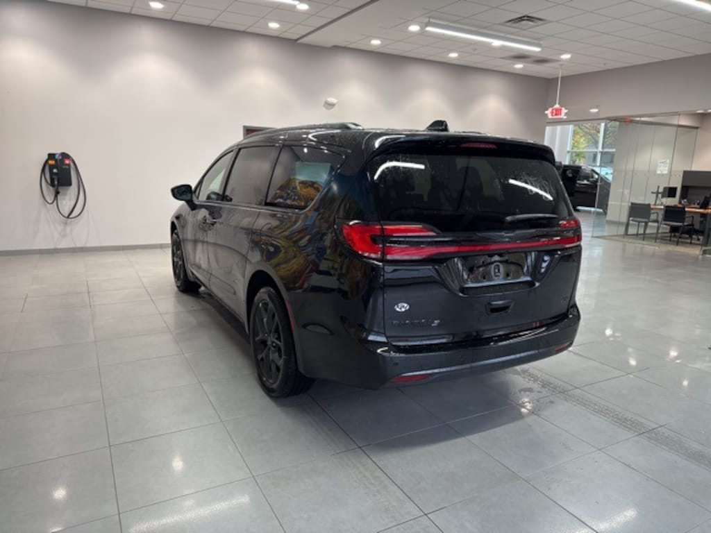 New 2026 Chrysler Pacifica Select Passenger Van