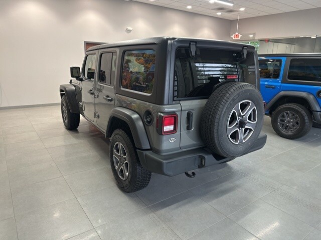 2022 Jeep Wrangler Unlimited Sport S photo 2
