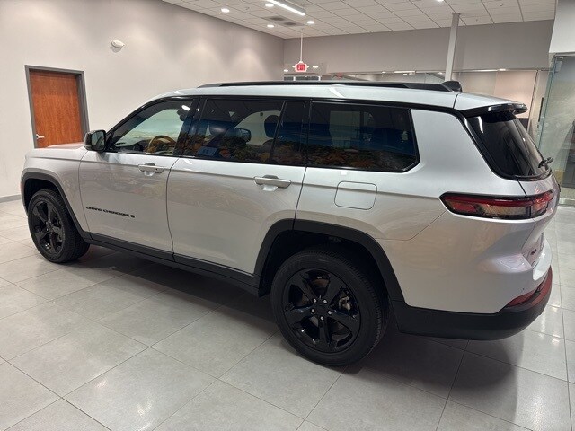 2023 Jeep Grand Cherokee Altitude photo 3