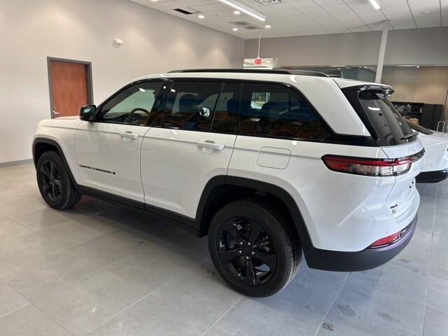 2025 Jeep Grand Cherokee Altitude photo 4