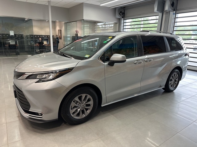 Used 2023 Toyota Sienna XLE with VIN 5TDYRKEC7PS159595 for sale in Rochester, NH