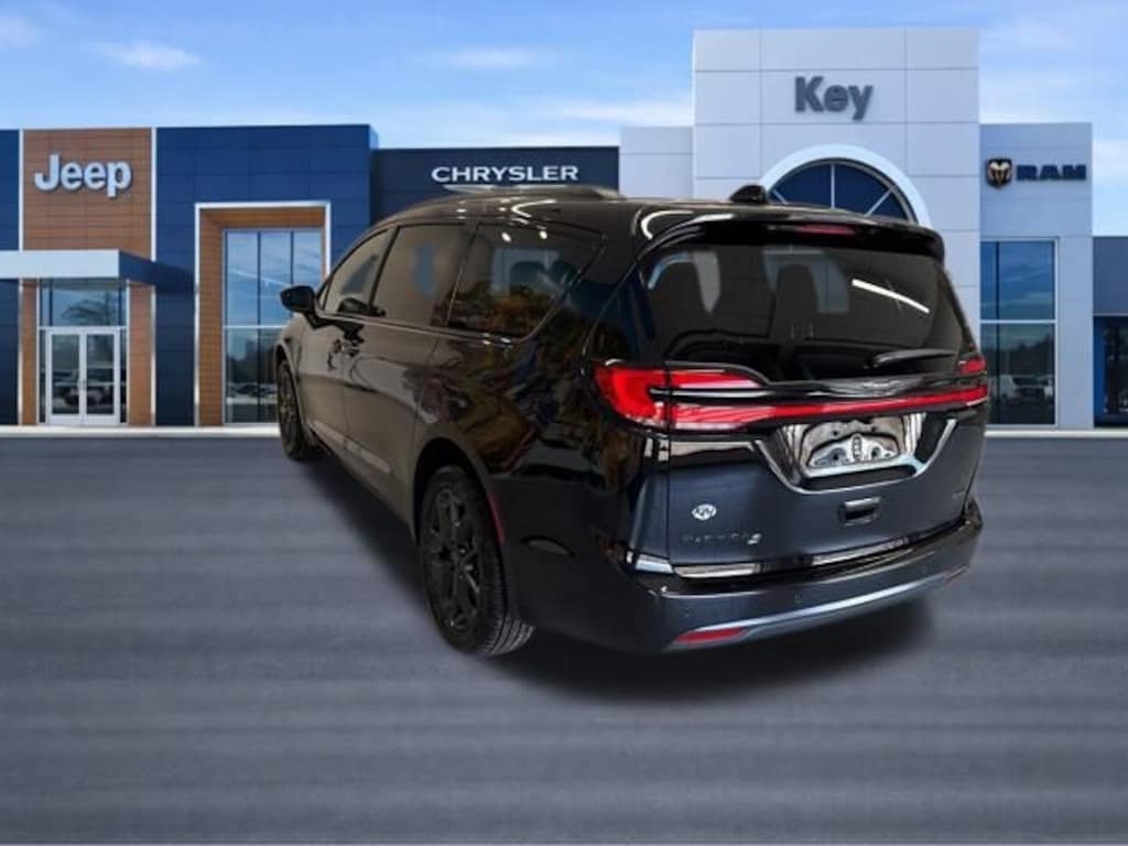 New 2026 Chrysler Pacifica Select Passenger Van