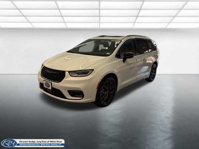 2026 Chrysler Pacifica Passenger Van 