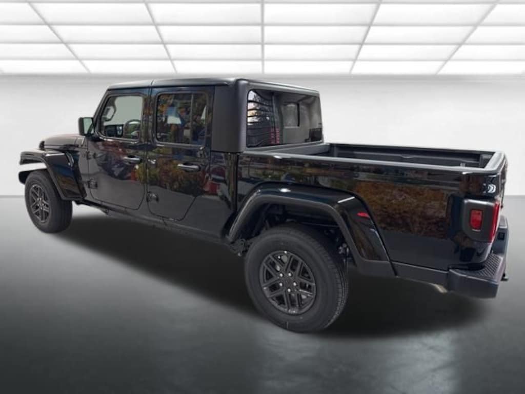 New 2025 Jeep Gladiator Sport S Pickup