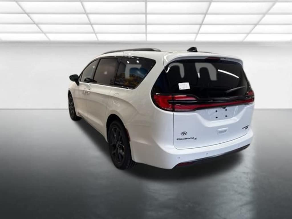 New 2026 Chrysler Pacifica Limited Passenger Van