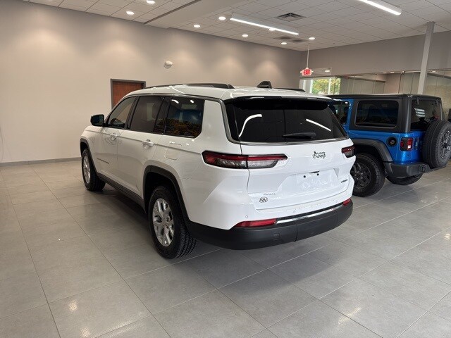 2023 Jeep Grand Cherokee Limited photo 2