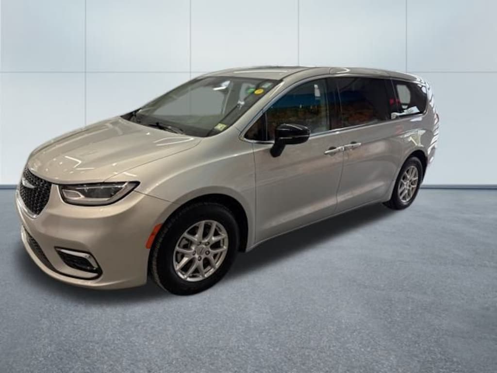 Used 2024 Chrysler Pacifica Touring L Minivan/Van