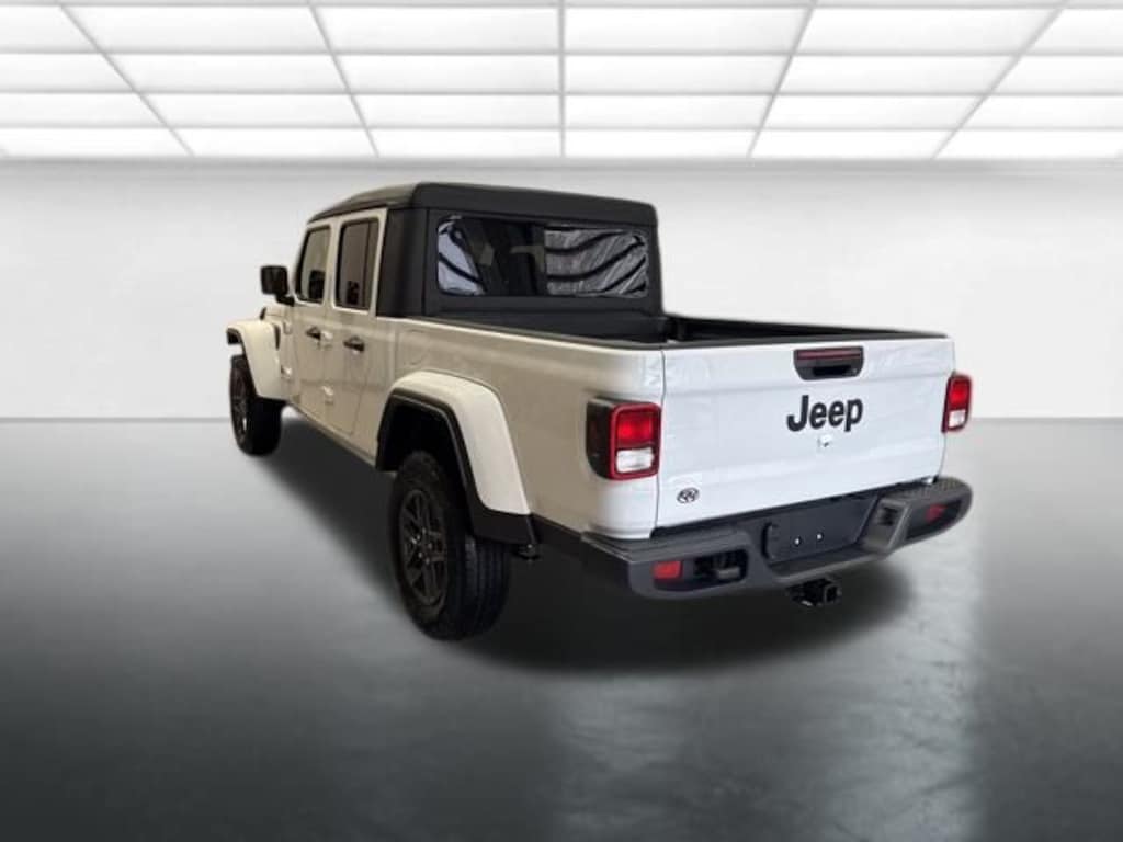 New 2026 Jeep Gladiator Sport S Pickup