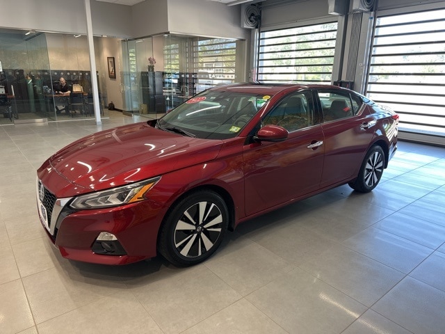 Used 2022 Nissan Altima SL with VIN 1N4BL4EW3NN424762 for sale in Rochester, NH