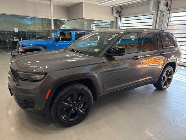 2021 Jeep Grand Cherokee Altitude photo 2